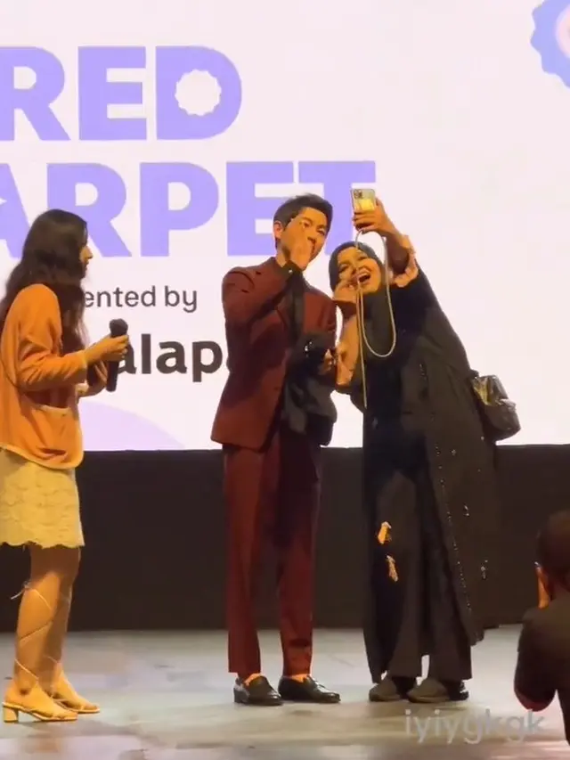 Fans Paling Beruntung Song Joong Ki, Ajak Wanita Hamil Foto Bareng