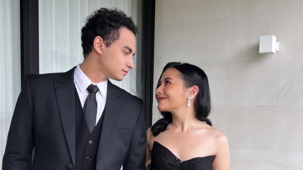 Potret Prilly Latuconsina & Omara Esteghlal Hadiri Resepsi Pernikahan Angga Yunanda, Serasi Berbusana Serba Hitam