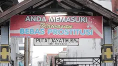 Prostitusi masih bergeliat di kawasan lokalisasi yang sudah ditutup. Tak hanya itu, ada lokalisasi yang secara terang-terangan beroperasi.