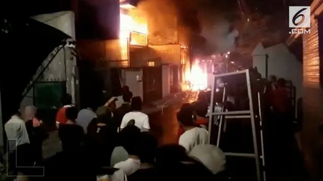 VIDEO: Gas Elpiji Bocor, Rumah Makan Kebakaran