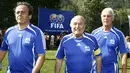 Sepp Blatter bersama Michel Platini (kiri) dan Franz Beckenbauer dalam persiapan laga amal di Swiss. (EPA/Laurent Gillieron)