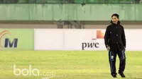 Pelatih Persib Bandung, Djadjang Nurjaman. (Bola.com/Nicklas Hanoatubun)