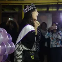 Kebahagiaan Prilly Latuconsina terus datang beruntun hari-hari ini. Setelah Jumat (14/10) malam Prilly menyabet sebagai Aktris Terfavorit ajang bergengsi Panasonic Gobel Awards, ia mendapatkan banyak kejutan di ultahnya. (Bambang E. Ros/Bintang.com)