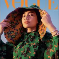 Yuna yang merupakan penyanyi asal Malaysia memiliki gaya unik dan otentik. Ipar dari BCL ini dikenal dengan gaya turbannya yang variatif. [Foto: Instagram. Yuna]