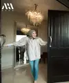 Olla Ramlan salah satu artis papan atas Indonesia. Selain didunia entertainmen, perempuan tiga orang anak itu juga memiliki penghasilan lain. Seperti pebisnis, brand ambassador, juga konten creator. Berikut rumah mewahnya yang ditaksir mencapai Rp 50 miliar. [Youtube/AH]