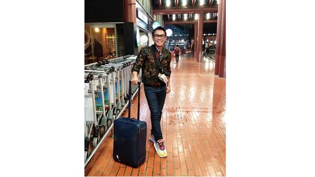 Meski sudah berusia 48 tahun, penampilan Eko tak kalah dengan anak muda.