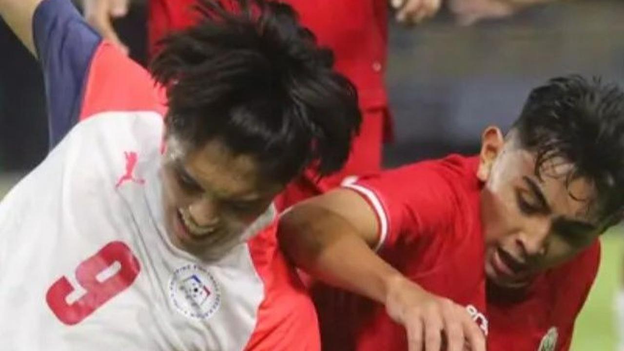 Dengan hasil ini Garuda Muda sementara memimpin Grup A di atas Timor Leste yang hanya menang 3-2 atas Kamboja di laga lainnya. (Bola.com/Aditya Wany)