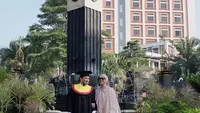 Poppy Bunga Dampingi Suami Wisuda Doktor di UB, Tulis Pesan Menyentuh