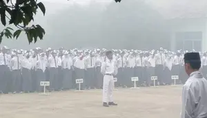 Anak Sekolah di Tengah Kepungan Asap Kebakaran Hutan Kalimantan
