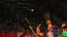 Jonathan Christie saat tampil prima menglahkan lawannya asal Taiwan Jen Hao 21-12, 21-19 pada  Turnamen Indonesia Open 2016 di Istrora Senayan, Jakarta, Rabu (1/6/2016).  (Bola.com/Nicklas Hanoatubun)