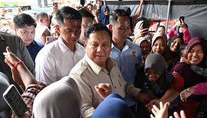 Presiden Prabowo Subianto saat meninjau warga terdampak banjir di sejumlah daerah di Provinsi Sumatera Utara. (Dok. Biro Pers Presiden)