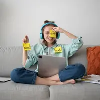 Manfaat belajar sambil mendengarkan musik. (Foto: Freepik)