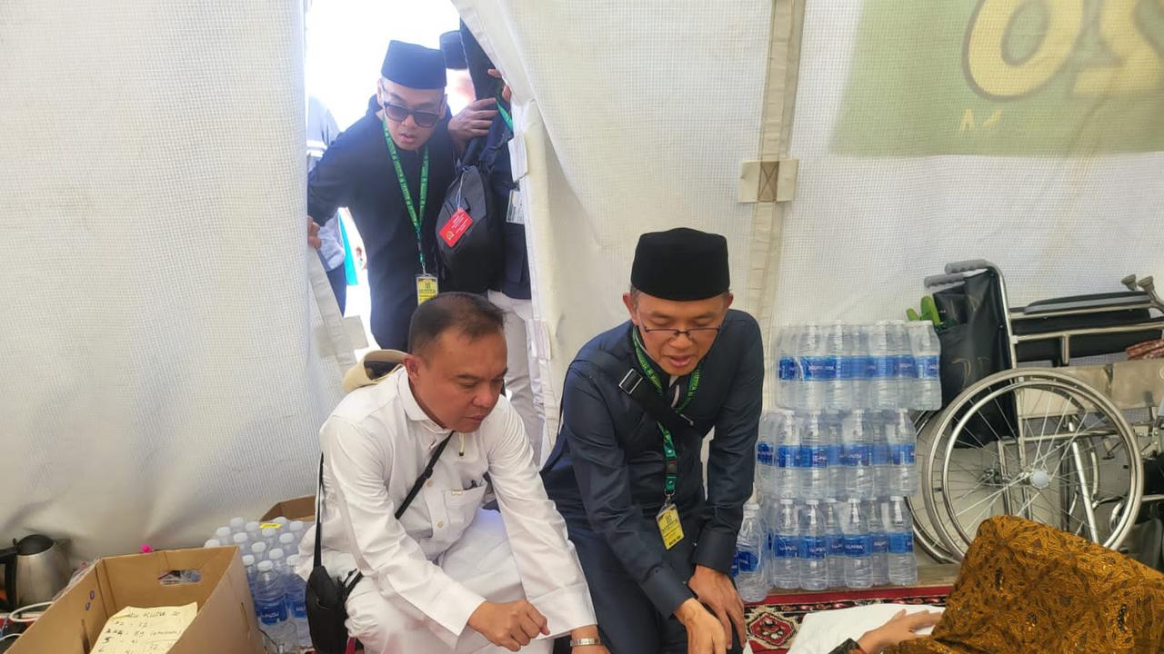 Wakil Ketua DPR RI Sufmi Dasco Ahmad meninjau pemondokan jemaah haji Indonesia di sejumlah Maktab yang ada di Mina, Kamis (29/6/2023) (Istimewa)