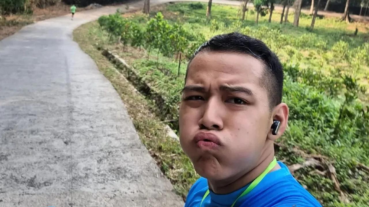 Belum berhenti di sana, Hafiz tidak menyangka setelah tanjakan yang terjal, Ia akan menghadapi rintangan lebih sulit. "𝙎𝙡𝙞𝙙𝙚 5 - Turunannya lebih kacau ternyata, bikin hamstring & lutut meronta-ronta 🤮⁣," ujar Hafiz. <br>