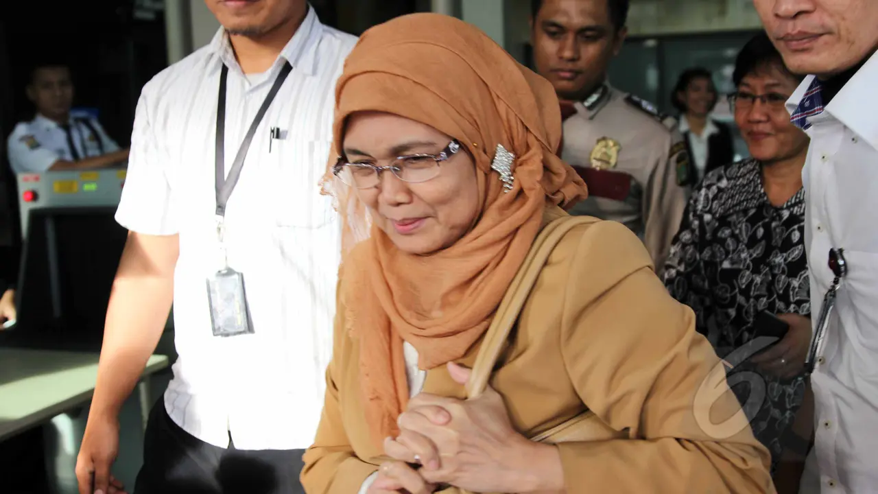 KPK Periksa Sekjen DPR Terkait Kasus Suap Politisi PDIP 