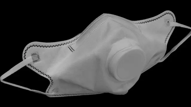 Masker ciptaan Yunho TVXQ (foto via Soompi)