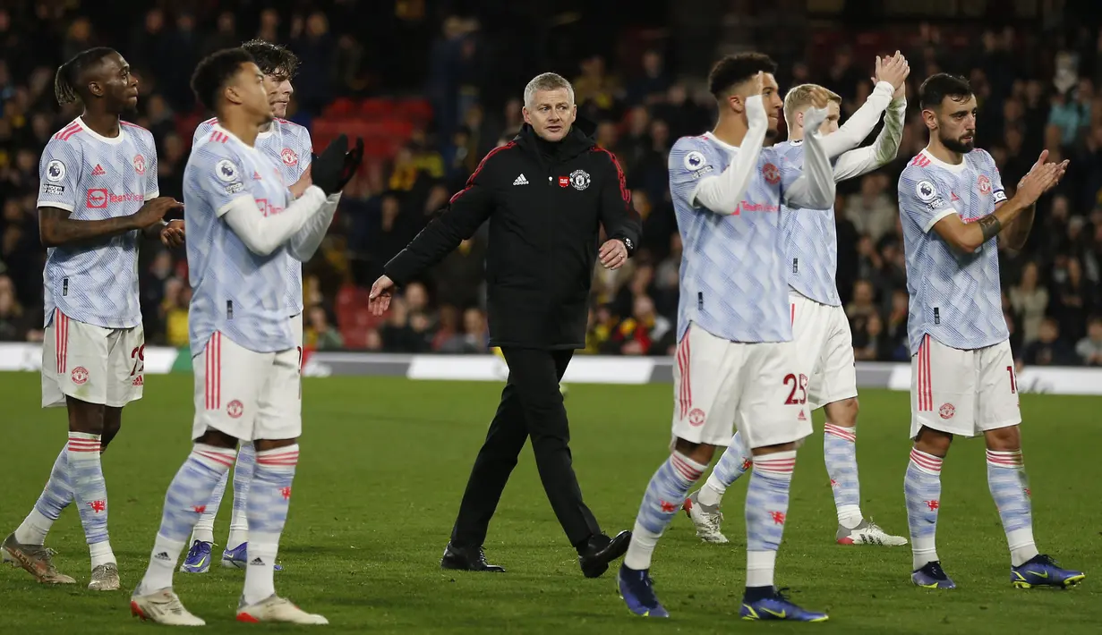 Hal tersebut ia lakukan usai Manchester United dikalahkan Watford 1-4. (AFP/Ian Kington)
