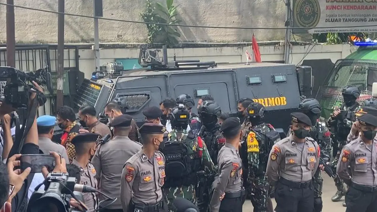 Ferdy Sambo tiba di Pengadilan Negeri (PN) Jakarta Selatan, Senin (17/10/2022) dengan barracuda