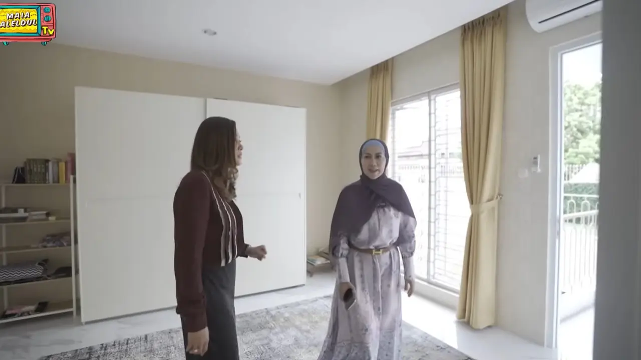 Potret Teras dan Halaman Rumah Venna Melinda