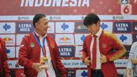 Ketua Umum PSSI, Mochammad Iriawan (kiri) bersama pelatih baru Timnas Indonesia, Shin Tae-Yong saat perkenalan di Ruang VVIP Stadion Pakansari, Kab Bogor, Jawa Barat, Sabtu (28/12/2019). Shin Tae-Yong dikontrak menjadi pelatih Timnas Indonesia selama 4 tahun. (Liputan6.com/Helmi Fithriansyah)