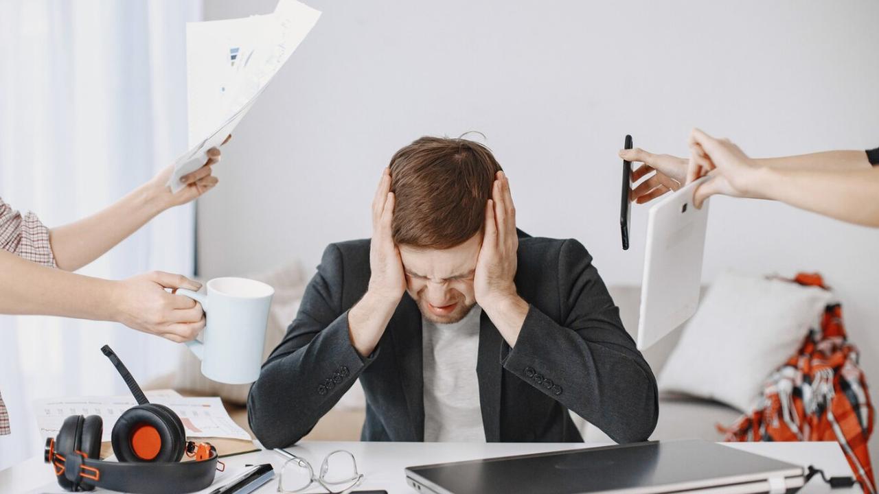 Ketika Pekerjaan Menjadi Beban: Memahami Sindrom Burnout dan Dampaknya pada Kesehatan Mental
