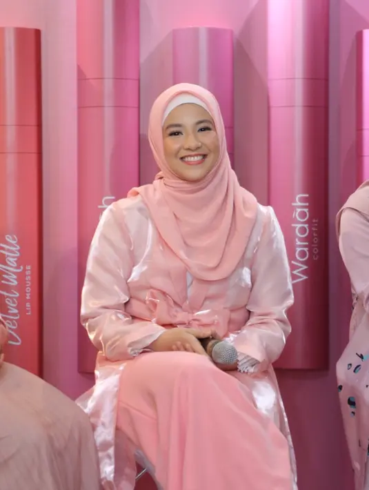 Natasha Rizki, Wardah di kawasan Kemang, Jakarta Selatan, Rabu (25/9/2019). (Daniel Kampua/Fimela.com)