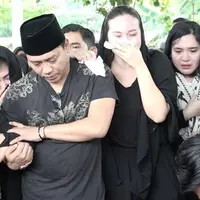 Bukan karena terjatuh di kamar mandi, Ashanty mengungkapkan kronologi lengkap meninggal Ibunya, Ratu Farida Hanum.