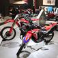 Motor dipamerkan dalam Indonesia Motorcycle Show (IMOS) 2018 di JCC, Jakarta, Rabu (31/10). IMOS 2018 berlangsung pada 31 Oktober hingga 4 November 2018. (Liputan6.com/Angga Yuniar)