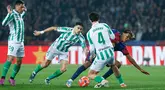 Barcelona harus puas dengan hasil imbang 1-1 saat menjamu Real Betis pada lanjutan Liga Spanyol di Estadi Olimpic Lluis Companys, Minggu (6/4/2025) dini hari WIB. (AP Photo/Joan Monfort)