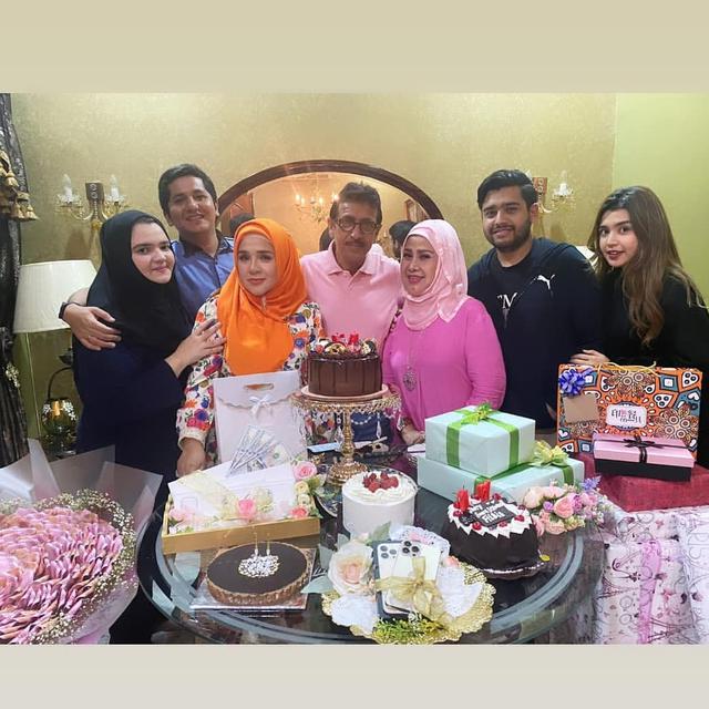Ulang Tahun Fitria Elvy Sukaesih ke-54 (Foto: Instagram/@bellasalsaabila)