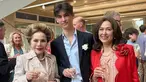 Frederik Kiran baru saja mengikuti wisuda kelulusannya dari jenjang SMA. Pemuda kelahiran 2006 itu dinyatakan lulus dari Sevenoaks School, sekolah yang berlokasi di Inggris. Ratna Sari Dewi Soekarno sang nenek bahkan rela datang dari Tokyo demi menyaksikan langsung momen kelulusan cucunya. (Liputan6.com/IG/@kartikasoekarnofoundation)