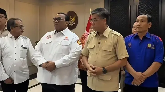 Menteri Ketenagakerjaan, Yassierli bersama Presiden Konfederasi Serikat Pekerja Seluruh Indonesia (KSPSI), Andi Gani Nena Wea. (Dok Kemnaker)