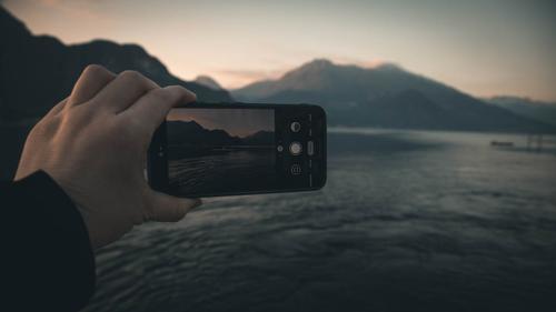 Memotret dengan kamera iPhone (pexels)