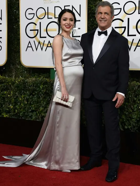 Bersama Rosalind yang sedang hamil, Mel tak ingin menyia-nyiakan malam berharga ini. Pasalnya, Mel masuk dalam nominasi di Golden Globe Awards kategori sutradara  film terbaik lewat film yang diproduksinya yang berjudul ‘Hacksaw Ridge’. (AFP/Bintang.com)