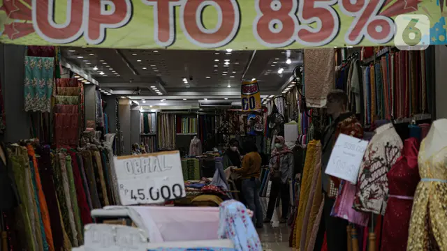 FOTO: Geliat Pasar Baru di Masa PPKM Level 4
