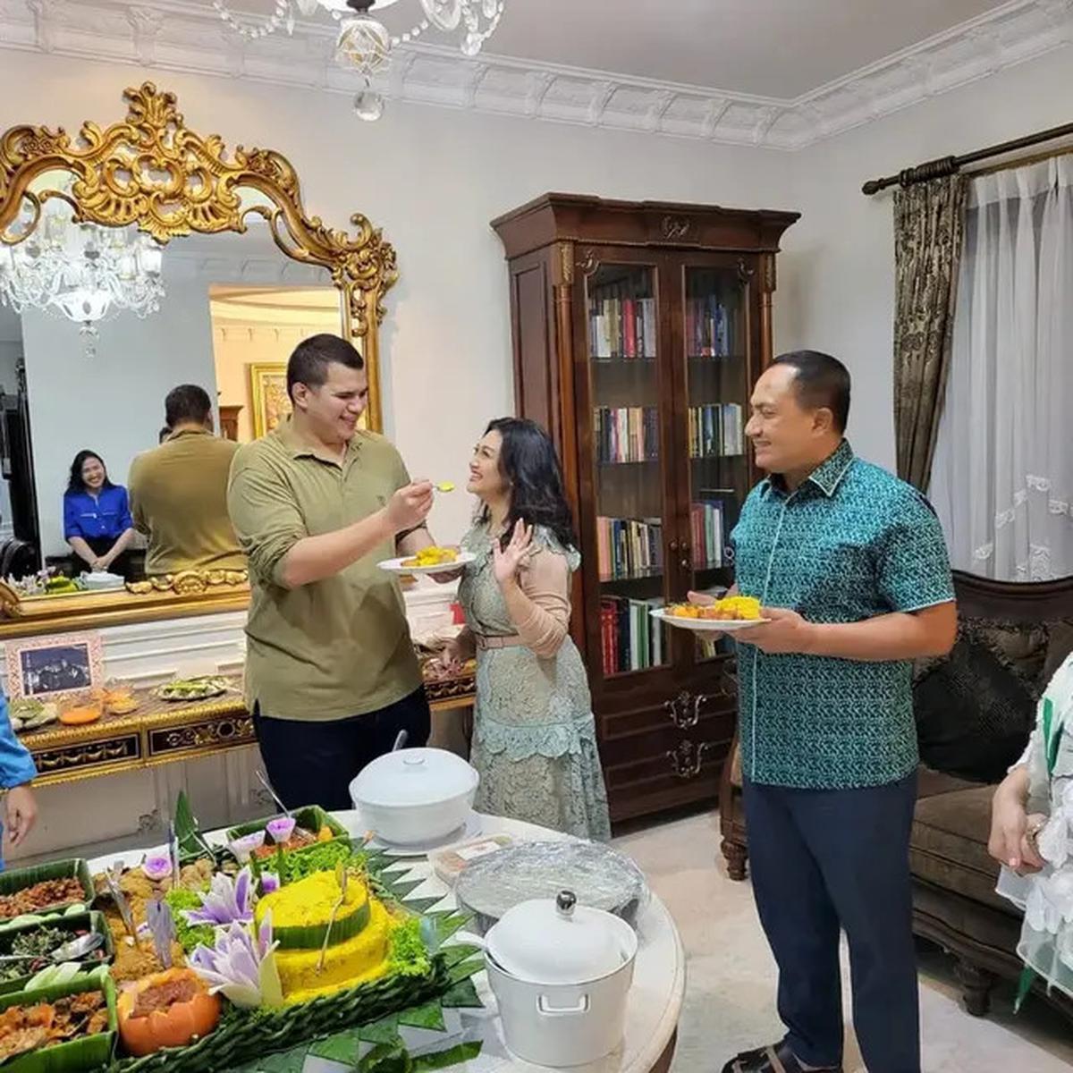 8 Potret Kedekatan Bella Saphira dengan Putra Sambungnya, Momen Pengajian saat Mantu Bikin Haru