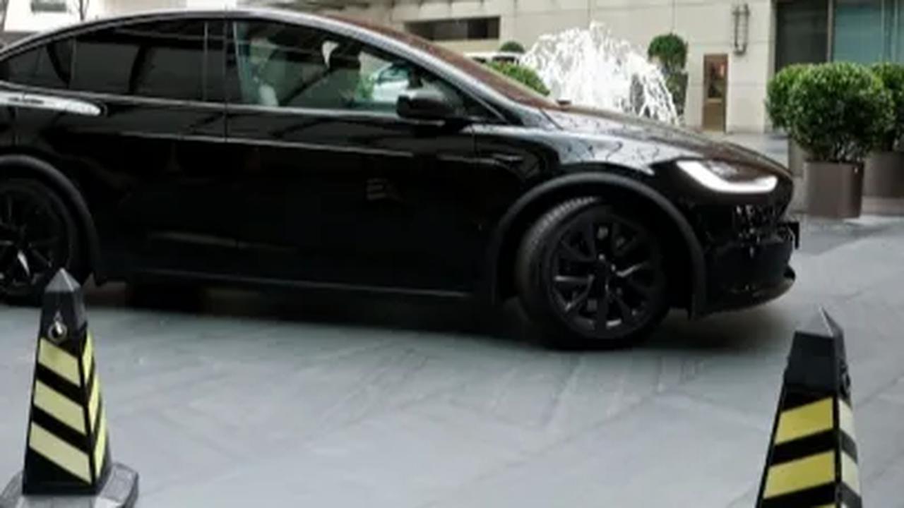 6. Tesla Model X

Jarak tempuhnya 348 mil atau 560 km dengan harga jual di pasar USA: US$ 94.990
