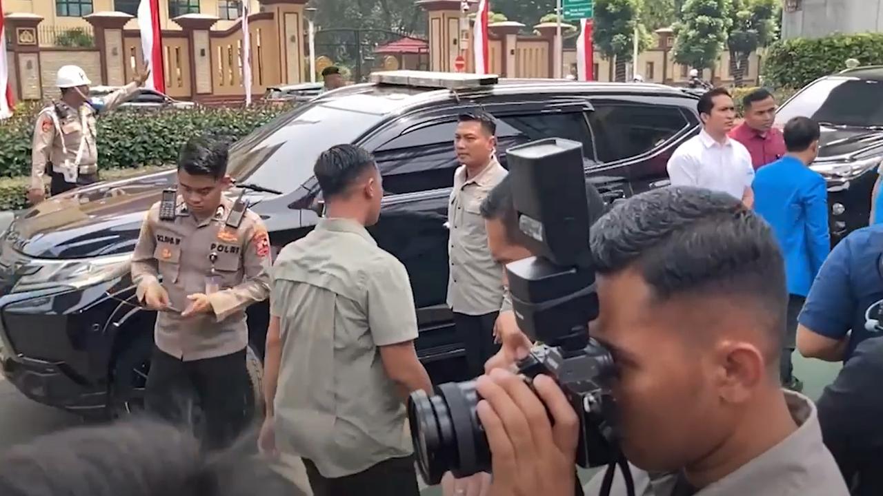 VIDEO: Momen Ajudan Panglima TNI Ancam Sikat Jurnalis Usai Tanya Penyerangan Polres Tarakan