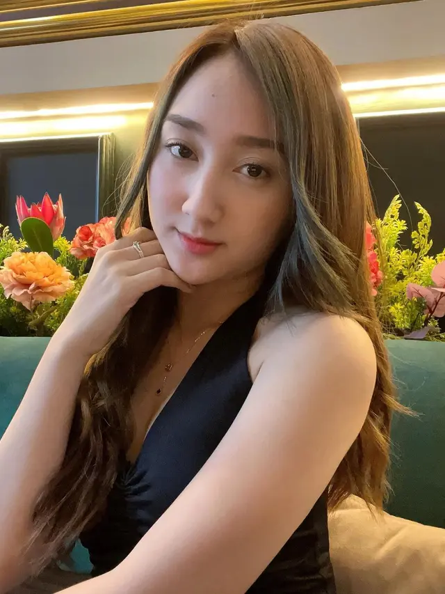 Makin Menawan, Ini 7 Potret Terbaru Sandrina IMB yang Kini Genap 21 Tahun