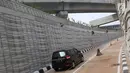 Kendaraan melintasi underpass Kartini di kawasan Lebak Bulus, Jakarta Selatan, Jumat (23/2). Satu lajur underpass tersebut telah mulai diuji coba untuk mengurai kemacetan di kawasan tersebut. (Liputan6.com/Immanuel Antonius)