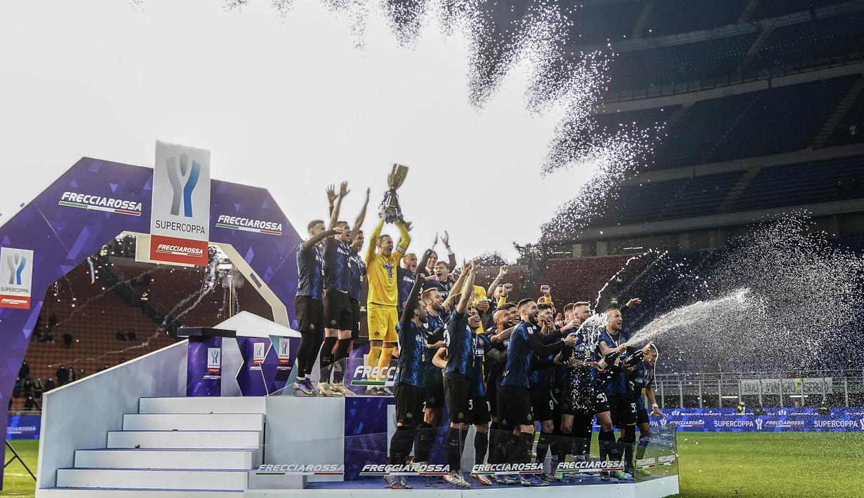 Inter Milan secara dramatis sukses mengalahkan Juventus dengan skor 2-1 dalam partai Supercoppa Italiana 2021 yang digelar di Giuseppe Meazza, Kamis (13/1/2022) dini hari WIB. (Spada/LaPresse via AP)