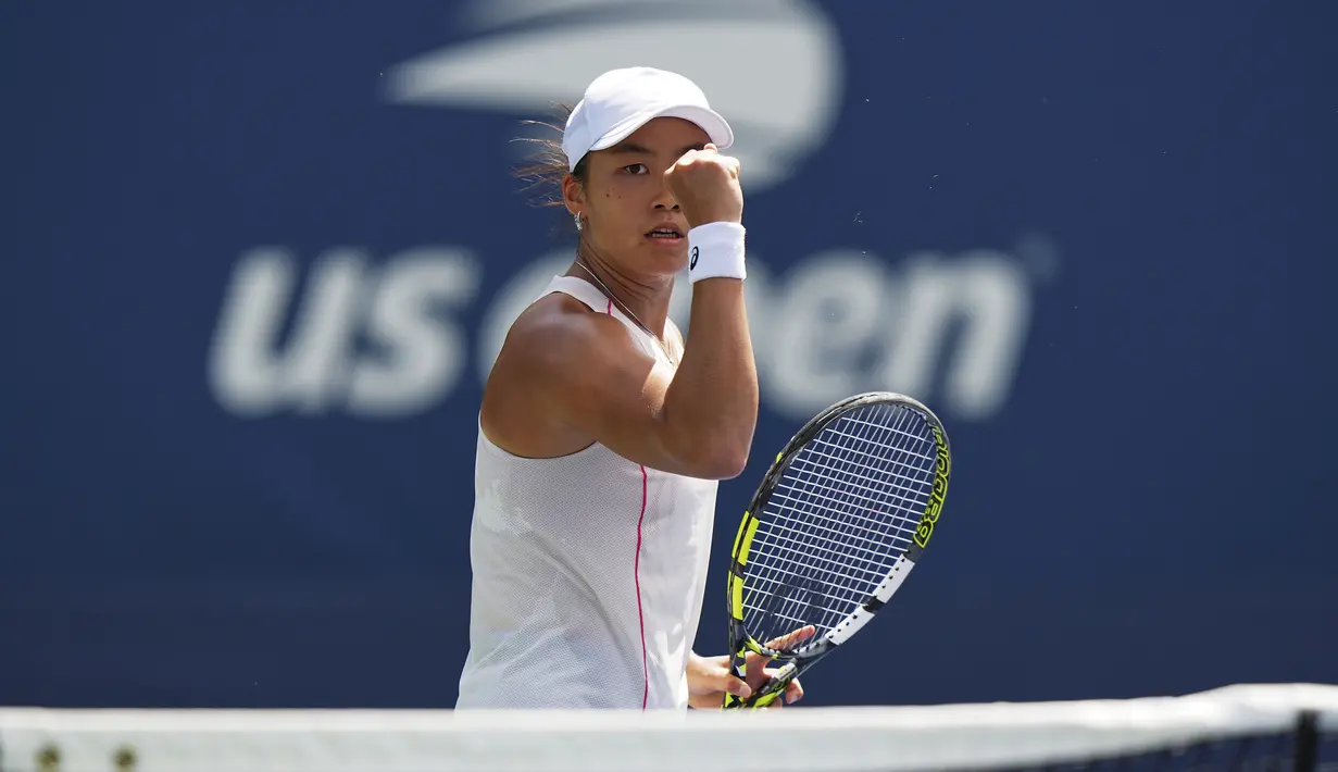 Kemenangan tersebut sekaligus mencetak sejarah sebagai petenis Indonesia pertama yang menang di Grand Slam sejak 22 tahun terakhir setelah Angelique Widjaja pada 2003 lalu. (AP Photo/Frank Franklin II)