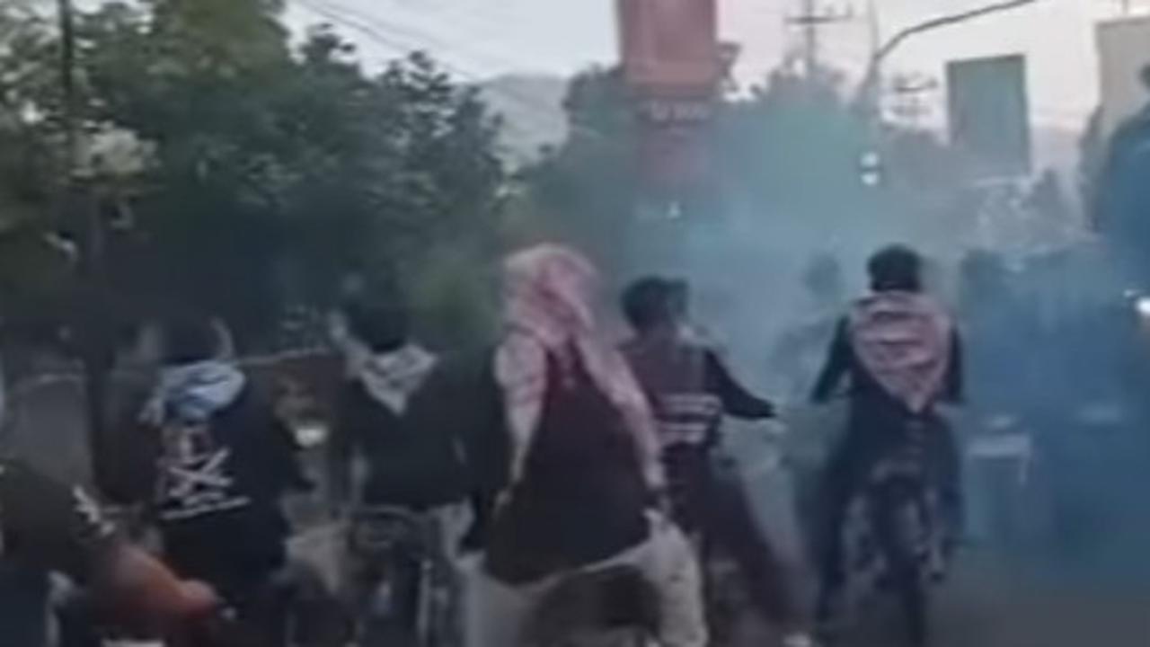 VIDEO: VIRAL! Momen Tegang Rombongan TNI Turun Lihat Ormas GPK Arogan Geber Motor