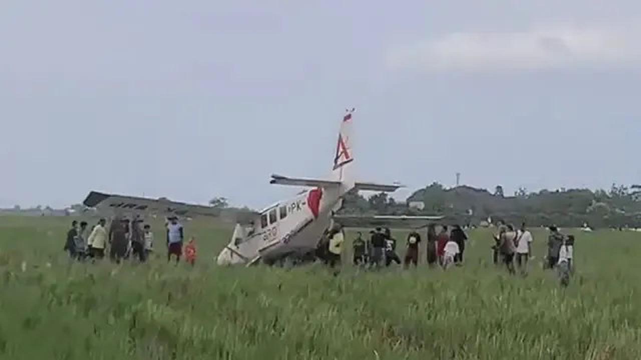 Pesawat Jatuh di Sawah Karawang, 10 Menit Usai Lepas Landas