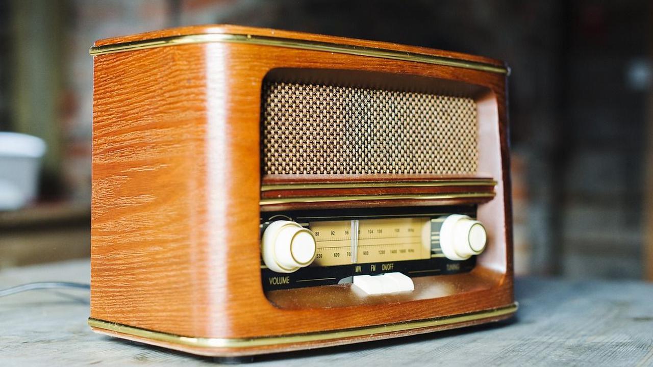 Radio: Teknologi Informasi Pertama