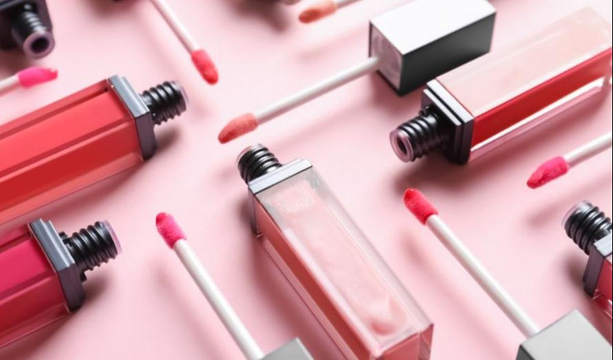 4. Pilih Warna Lipstik yang Cocok dengan Warna Kulitmu