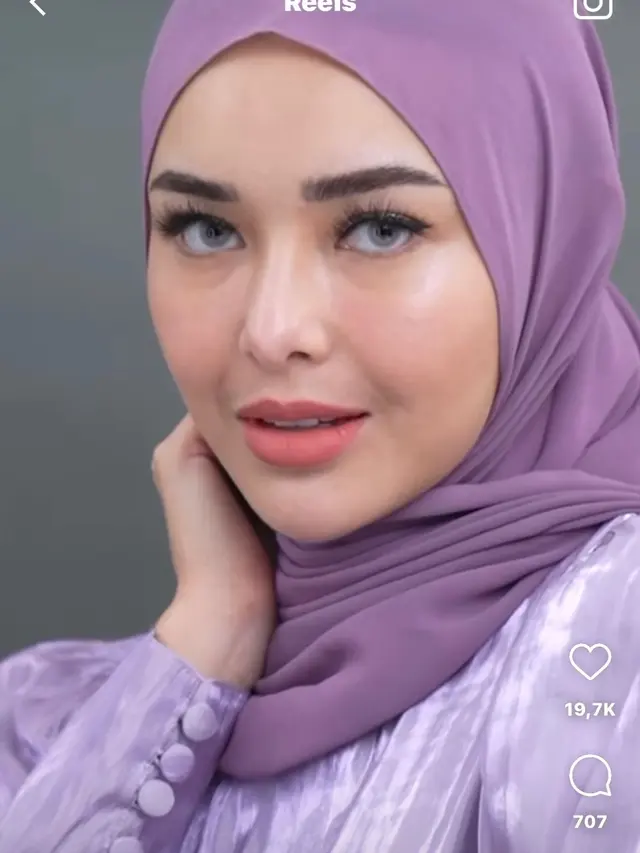 Potret Amanda Manopo memakai hijab (Sumber: Instagram/amandamanopo)