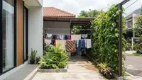 8 Desain Area Jemur Tersembunyi di Samping Rumah agar Tidak Terlihat dari Jalan