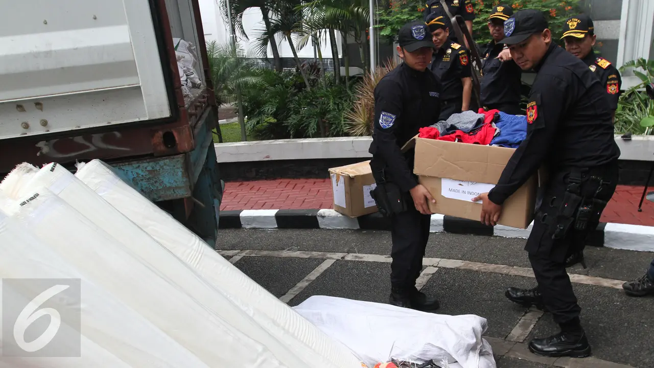 20170503-Sri Mulyani Ungkap Penyelundupan Tekstil Ilegal-Jakarta