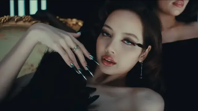 Lisa BLACKPINK Rilis Teaser Kolaborasi dengan Doja Cat & Raye untuk Born Again